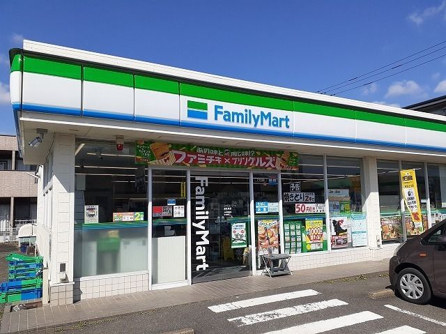 近くのファミリーマート波佐見店まで1,100m(徒歩14分)