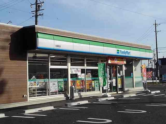 近くのファミリーマート 扶桑町店まで700m(徒歩9分)