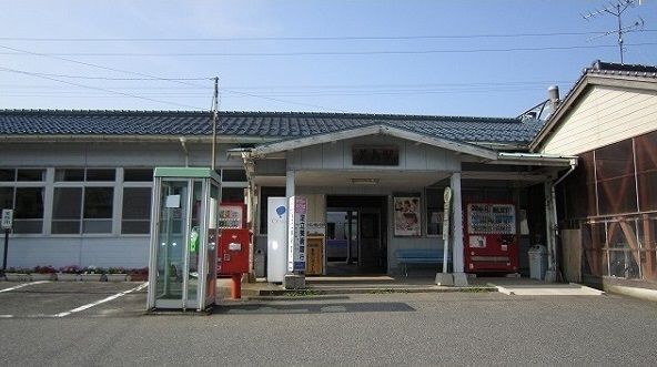 近くの荒島駅まで400m（徒歩5分）