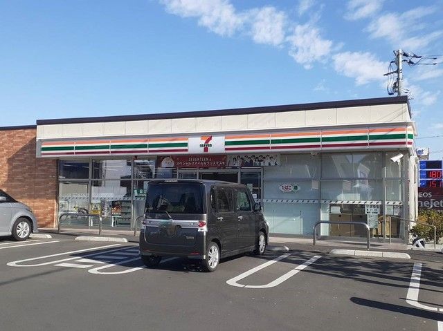 近くのセブンイレブンまで300m（徒歩4分）