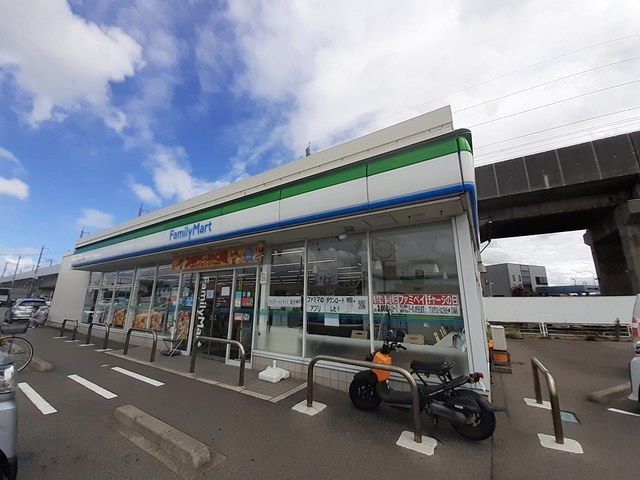 近くのファミリーマート女池上山一丁目まで545m（徒歩7分）