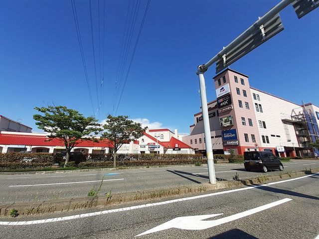 近くのデッキー４０１まで240m（徒歩3分）