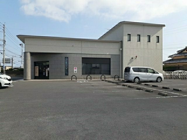 近くの十八親和銀行竹松支店まで1,101m（徒歩14分）