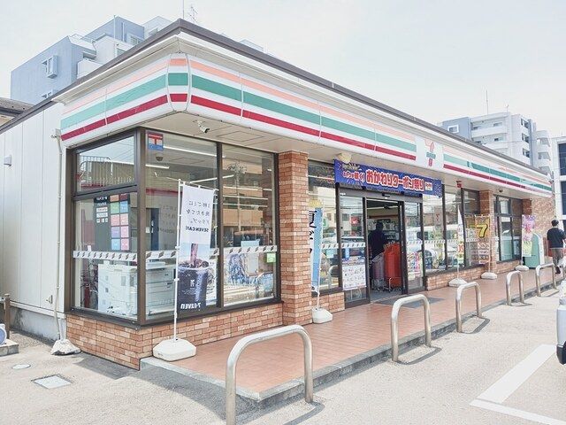近くのセブンイレブン萩野町2丁目店まで239m(徒歩3分)