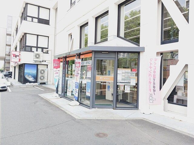 近くの卸町郵便局まで747m(徒歩10分)