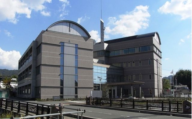 近くの熊野町役場まで300m（徒歩4分）