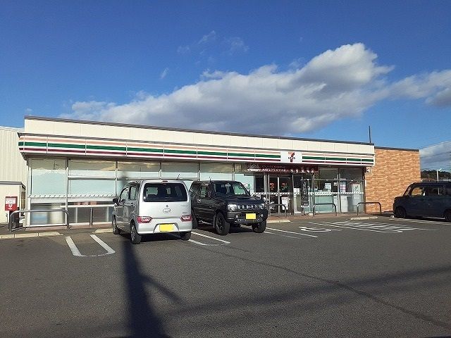 近くのセブンイレブン半田板山町店まで600m(徒歩8分)