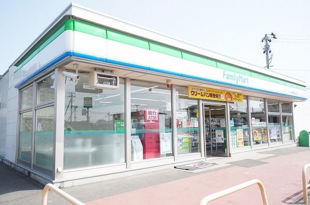 近くのファミリーマート郡山大槻笹ノ台まで220m（徒歩3分）