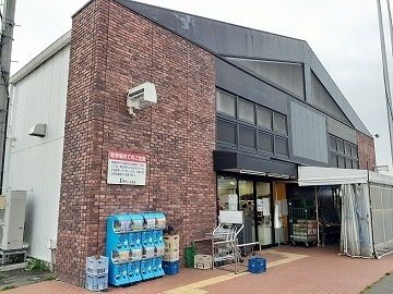 近くのシミズストア針生店まで400m（徒歩5分）