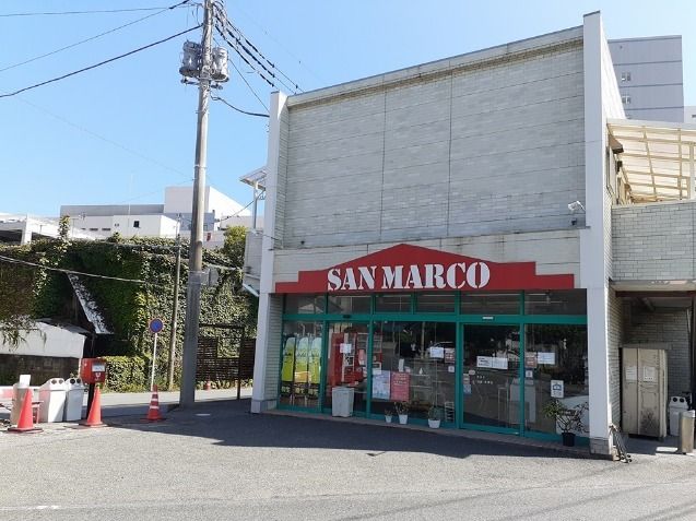 近くのイズマート サンマルコ店まで450m（徒歩6分）