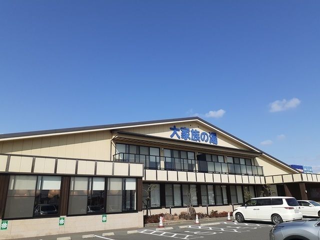 近くの岡山みやび温泉大家族の湯まで1,300m（徒歩17分）