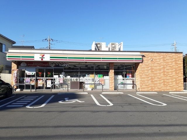 近くのコンビニまで550m（徒歩7分）