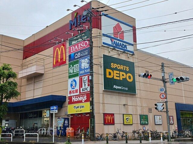 近くのミエルかわぐちまで396m（徒歩5分）