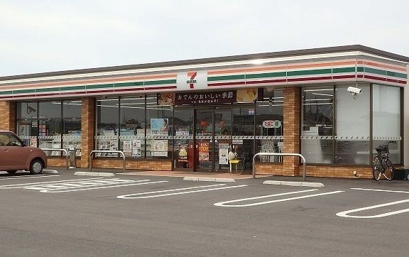 近くのセブンイレブンまで450m（徒歩6分）