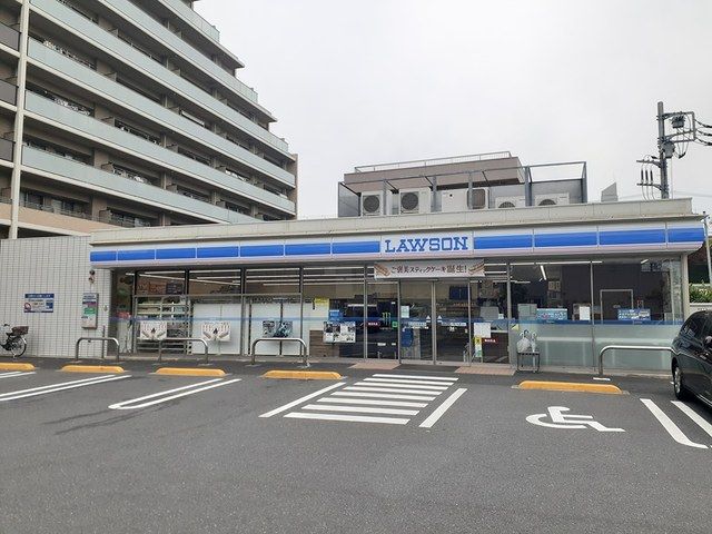 近くのローソン足立加平２丁目店まで151m（徒歩2分）