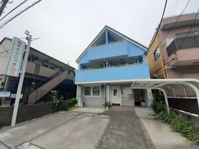 近くの加平クリニックまで131m（徒歩2分）
