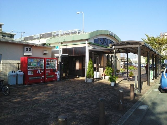 近くの三里木駅まで650m（徒歩9分）