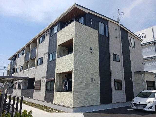 星田駅より徒歩8分 築1年 3階建の賃貸物件