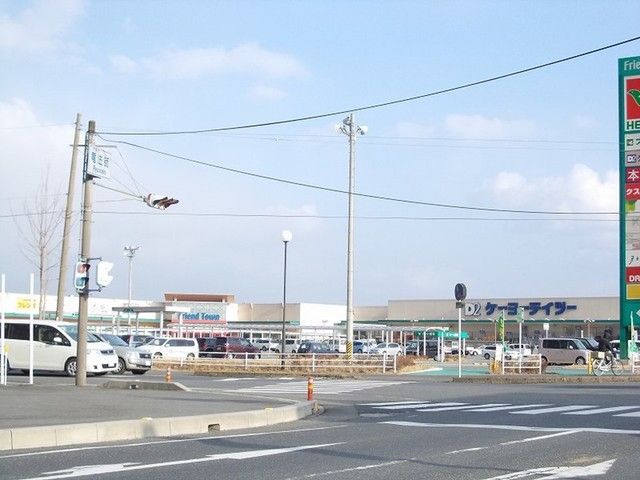 近くのフレンドタウン甲賀まで500m（徒歩7分）