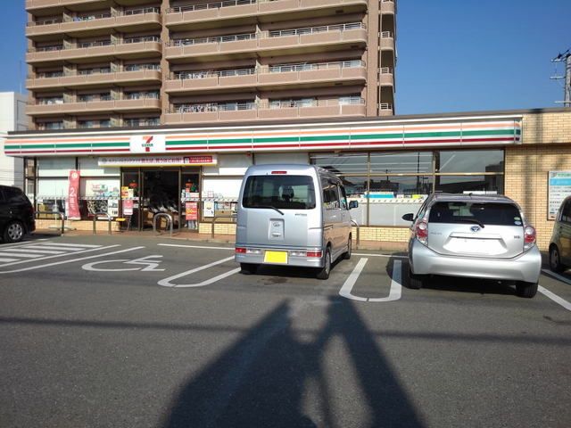 近くのコンビニまで1,100m（徒歩14分）