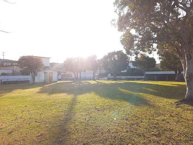 近くの小松1号街区公園まで500m（徒歩7分）