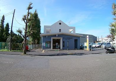 近くの厚木市上依知郵便局まで1,300m（徒歩17分）