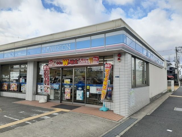 近くのコンビニまで200m（徒歩3分）