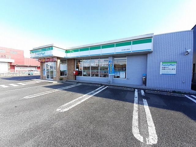 近くのファミリーマート　佐伯新女島店まで140m（徒歩2分）