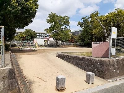 近くの小笹公園まで985m(徒歩13分)