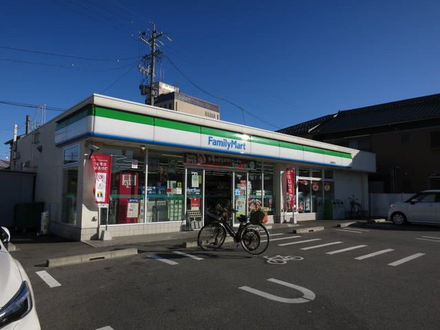 近くのコンビニまで600m（徒歩8分）