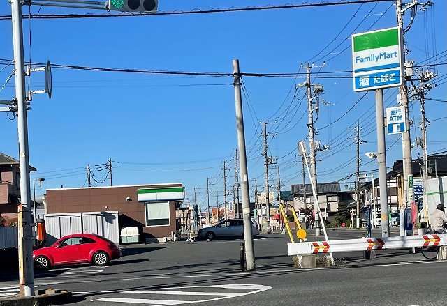 近くのコンビニまで750m（徒歩10分）
