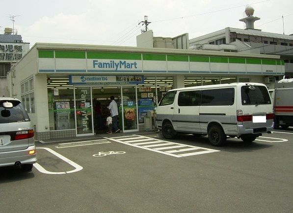 近くのコンビニまで180m（徒歩3分）