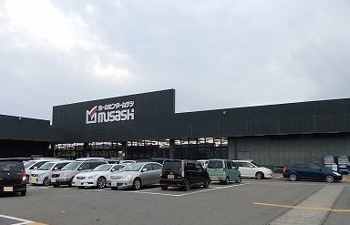 近くのホームセンタームサシ　三条店まで2,332m（徒歩30分）