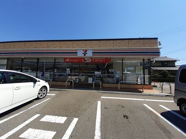 近くのセブンイレブン 村上久保多町店まで750m（徒歩10分）