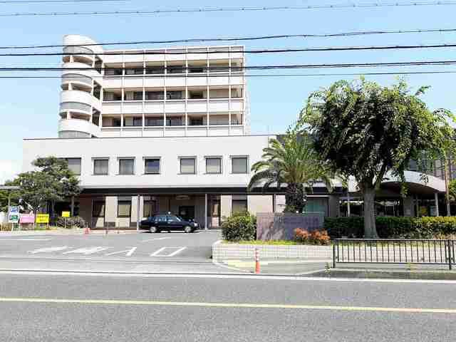 近くの明石市立市民病院まで1,100m（徒歩14分）