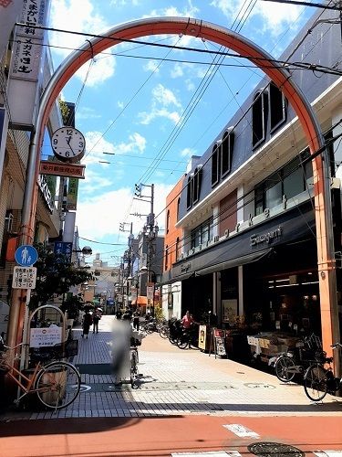 近くの染井銀座商店街まで132m（徒歩2分）