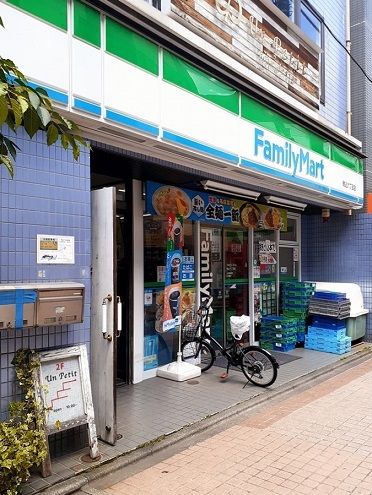 近くのファミリーマート駒込六丁目店まで178m（徒歩3分）