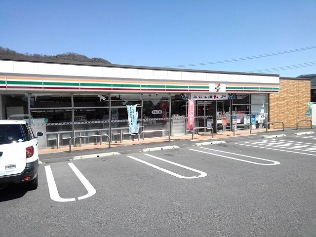 近くのコンビニまで400m（徒歩5分）