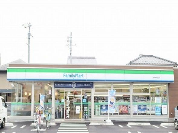 近くのファミリーマート岐阜粟野西店まで450m（徒歩6分）