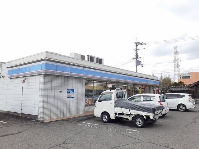 近くのコンビニまで1,274m（徒歩16分）