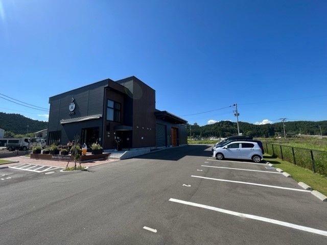 近くの萬国珈琲仙台茂庭店まで600m（徒歩8分）