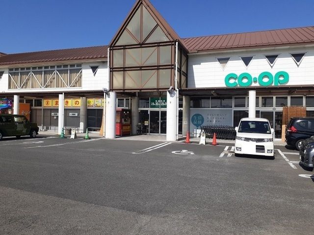 近くのコープ川内店まで700m（徒歩9分）