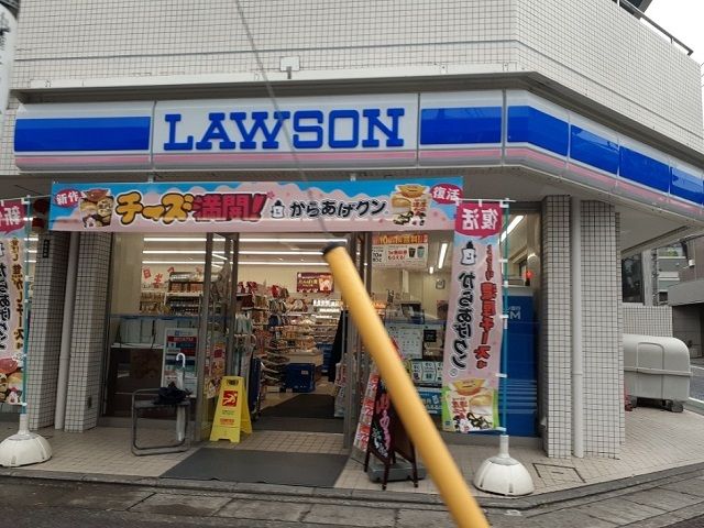 近くのコンビニまで290m（徒歩4分）