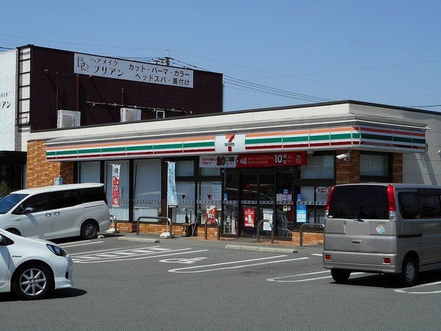 近くのセブンイレブン桜木３丁目店まで1,000m（徒歩13分）