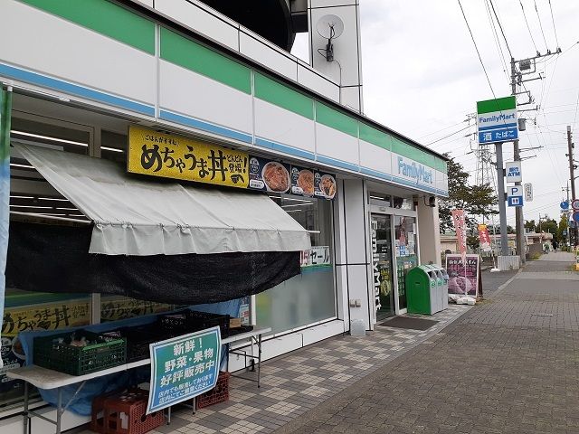 近くのファミリーマートまで400m（徒歩5分）