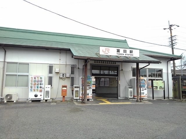 近くのJR富田駅まで900m(徒歩12分)