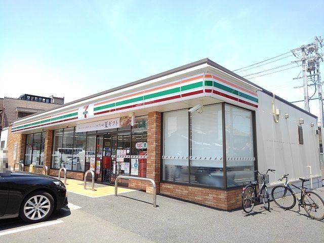 近くのセブンイレブン富田3丁目店まで550m(徒歩7分)