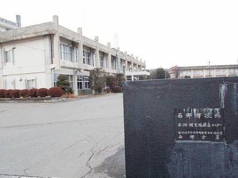 近くの西郷村役場まで2,000m（徒歩25分）
