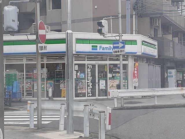 近くのコンビニまで480m（徒歩6分）