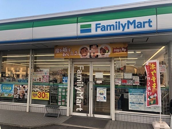 近くのコンビニまで800m（徒歩10分）